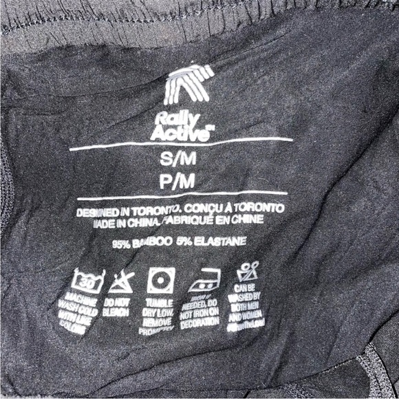 Black soccer shorts - Picture 3 of 4